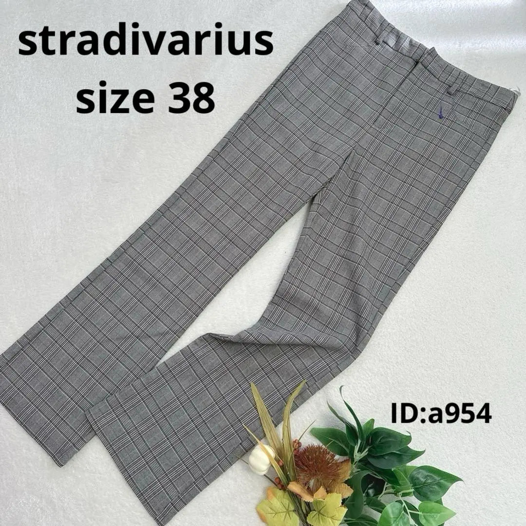 ☆Buen estado☆ Pantalón acampanado con estampado de cuadros Stradivarius talla 38 gris