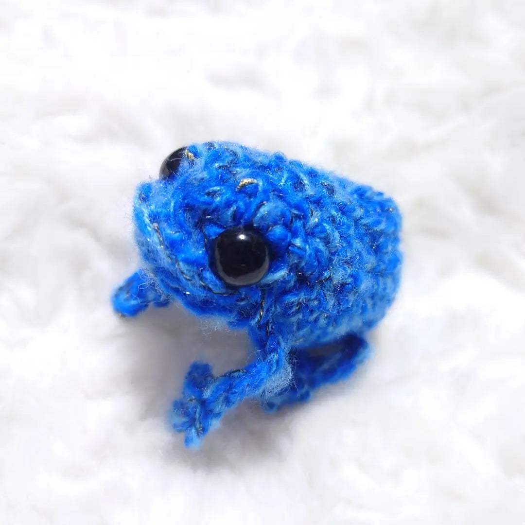 ●12. Smart Blue Glitter Frog Amigurumi