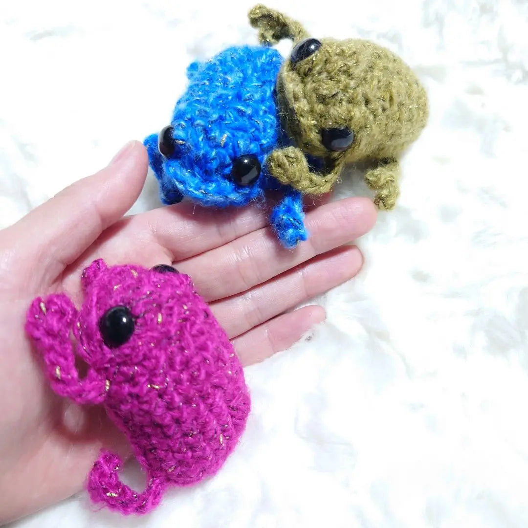 ●12. Smart Blue Glitter Frog Amigurumi