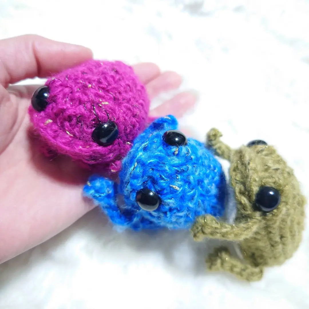 ●12. Smart Blue Glitter Frog Amigurumi