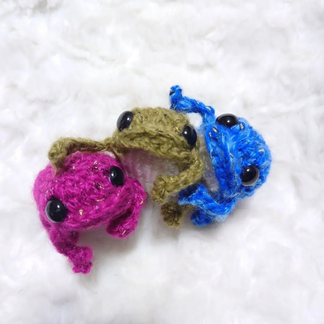 ●12. Smart Blue Glitter Frog Amigurumi