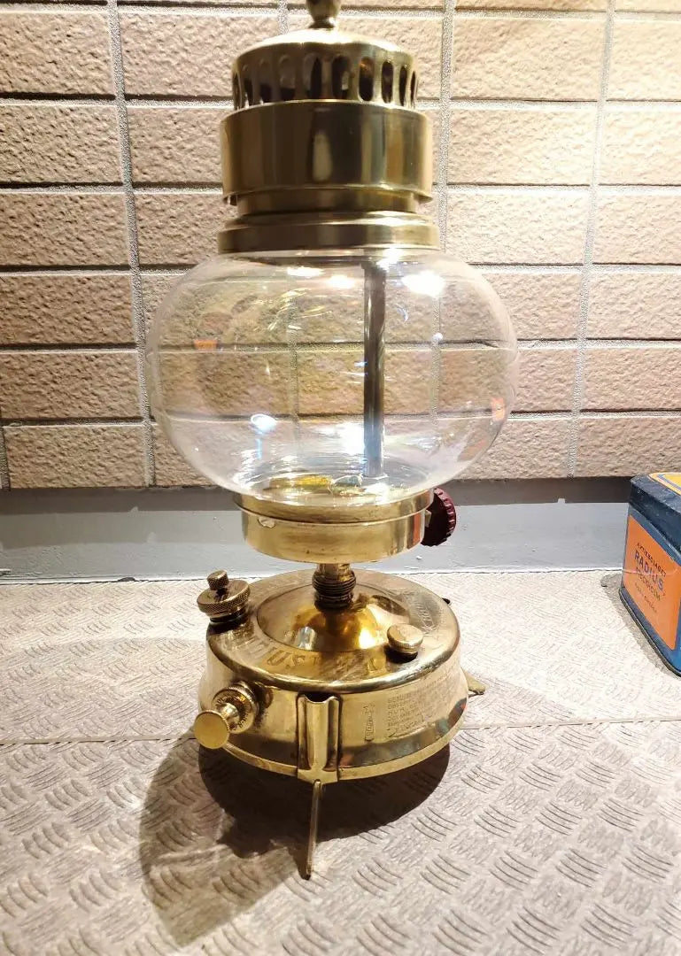 This is the RADIUS lantern model N146. Comes with a burner. Full brass model