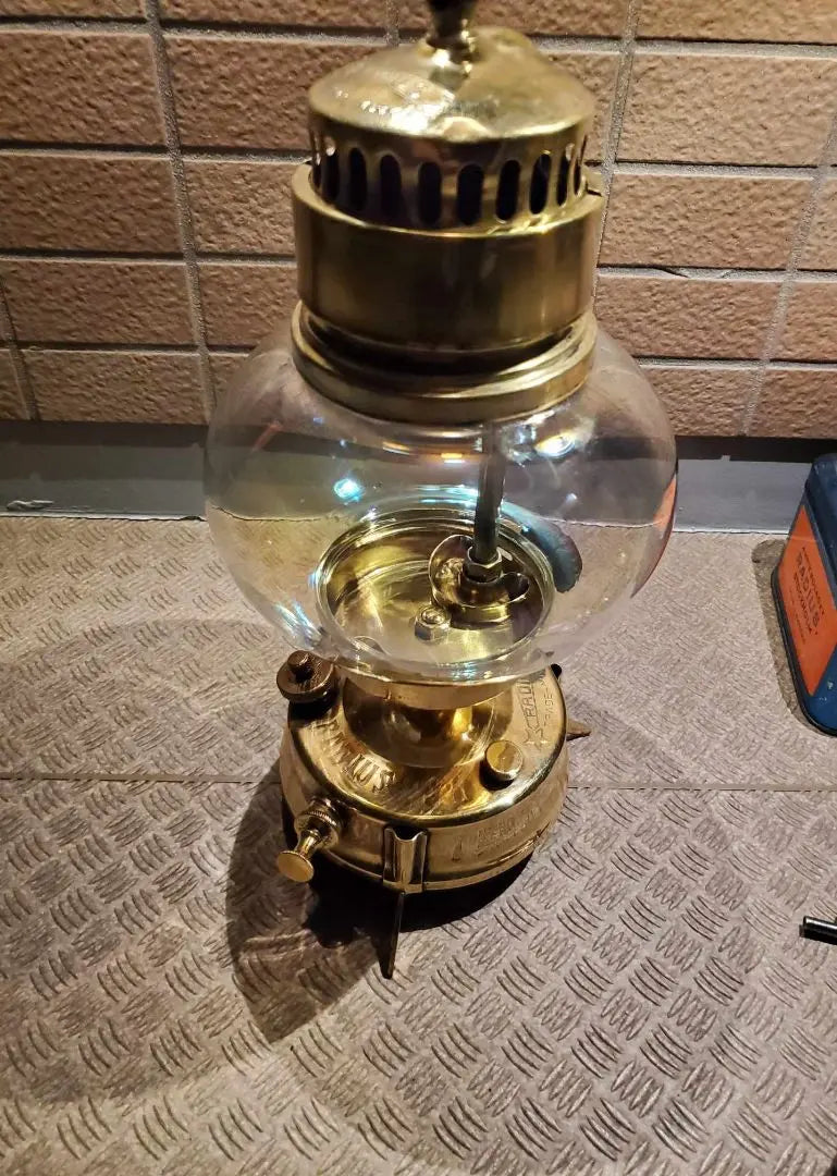 This is the RADIUS lantern model N146. Comes with a burner. Full brass model