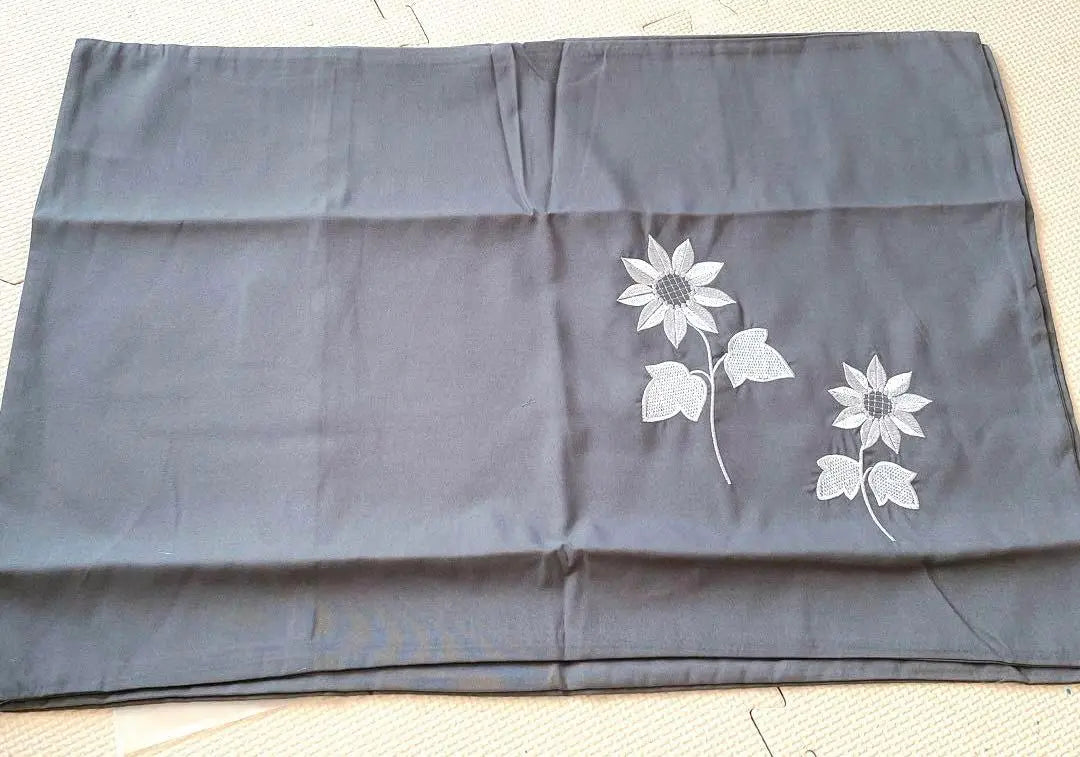 ⭐️2 piezas⭐️Funda de almohada 43×63 cm Gris Flor bordada sencilla sin usar