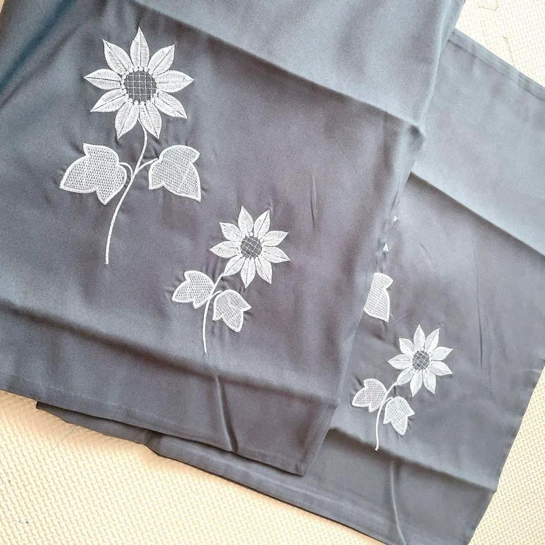 Unused ⭐️2 pieces⭐️Pillowcase 43×63 cm Gray Simple Embroidered Flower