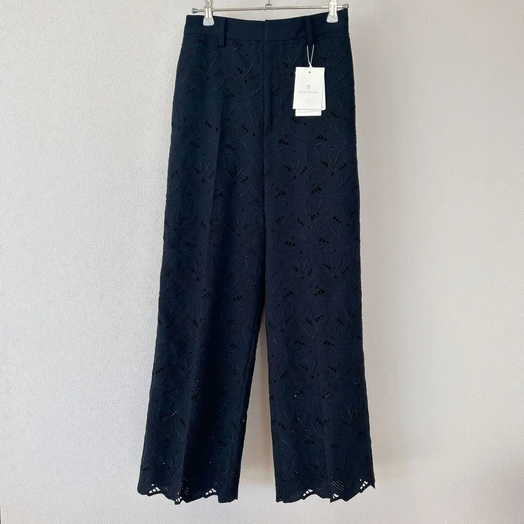 Brand new and unused United Arrows scalloped lace pants 36