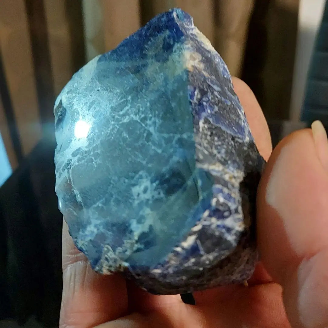 Amazing sparkle! The pattern is also beautiful ♪ Sodalite raw stone, polished one side 331