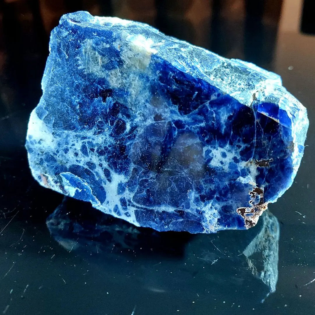 Amazing sparkle! The pattern is also beautiful ♪ Sodalite raw stone, polished one side 331