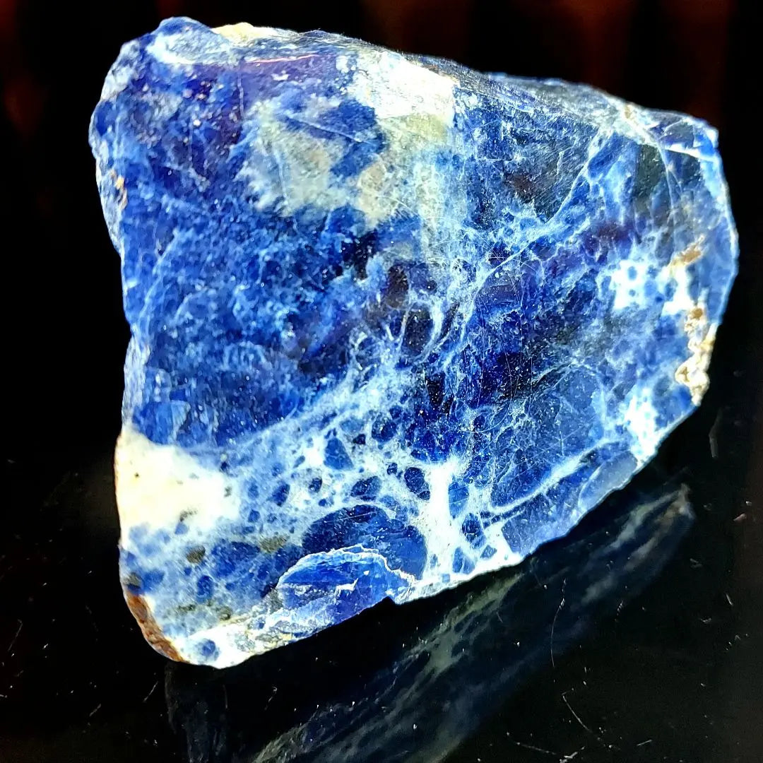 Amazing sparkle! The pattern is also beautiful ♪ Sodalite raw stone, polished one side 331