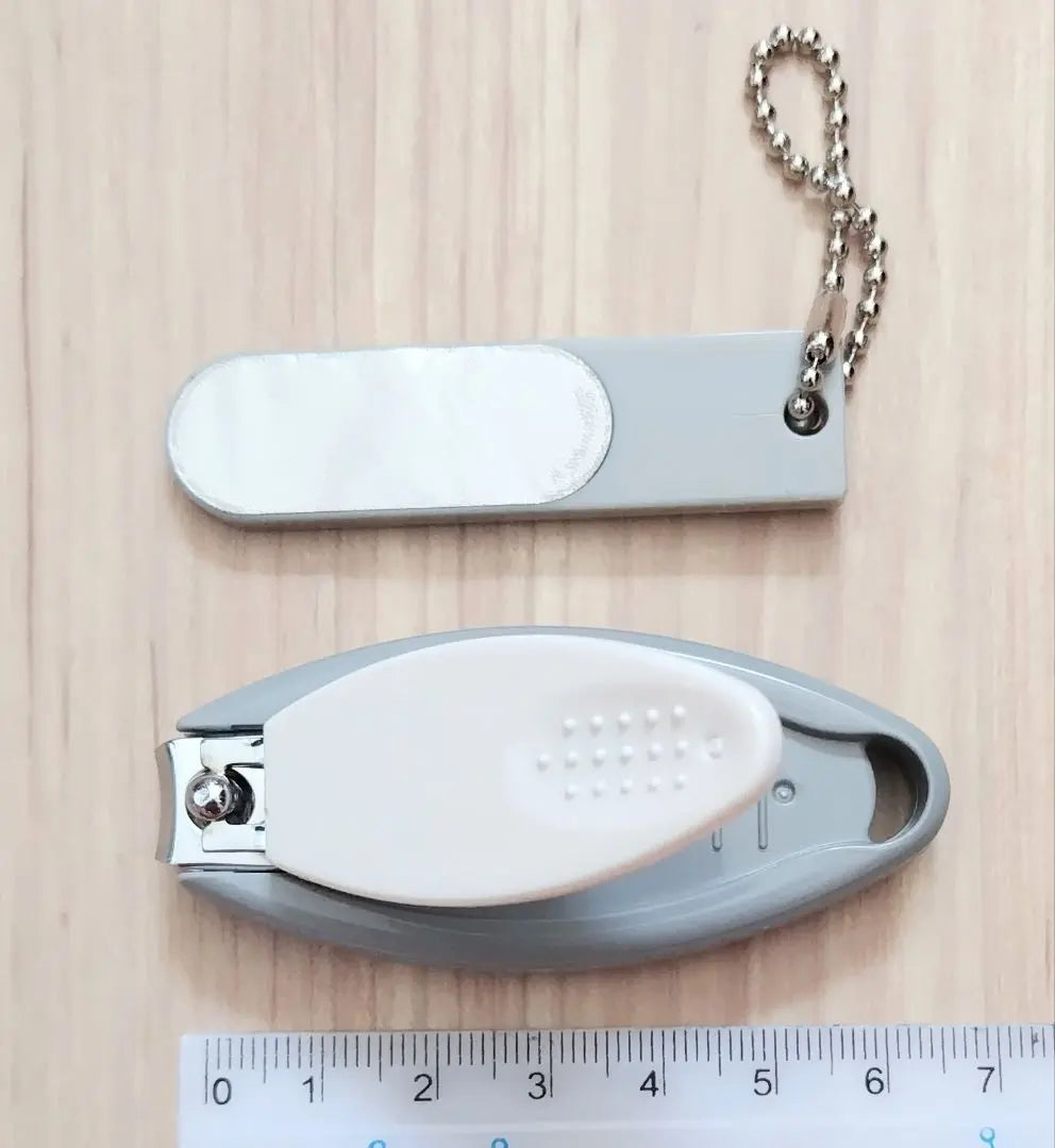 Nail clipper set with file /3