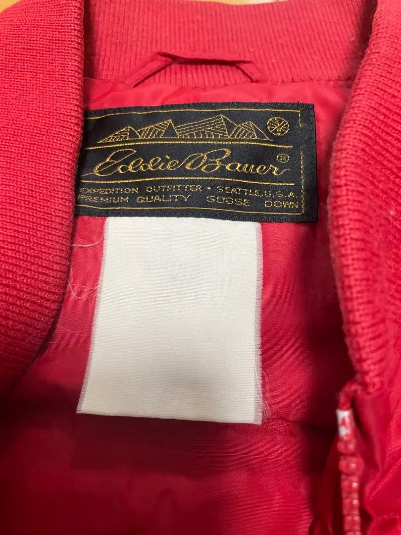 Chaleco de plumón de nailon rojo bermellón con etiqueta negra de Eddie Bauer de los años 70-80 | Eddie Bauer de los 70 y 80