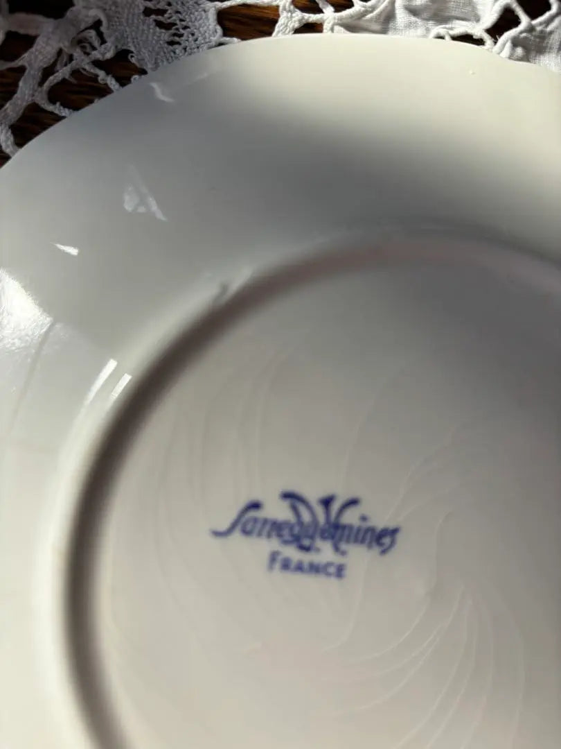 Taza y platillo de cerámica para chocolate con estampado floral azul y blanco de Sarguminne