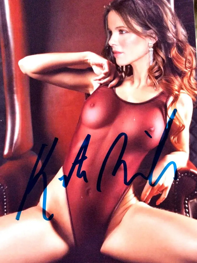 On sale... 2L size photo with Kate Beckinsale autograph...