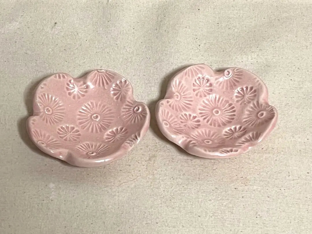 One bean dish (small) Condometary dish cherry blossom porcelain handmade (5) | 豆皿1枚（小）　薬味皿　桜色　陶器　ハンドメイド(5)