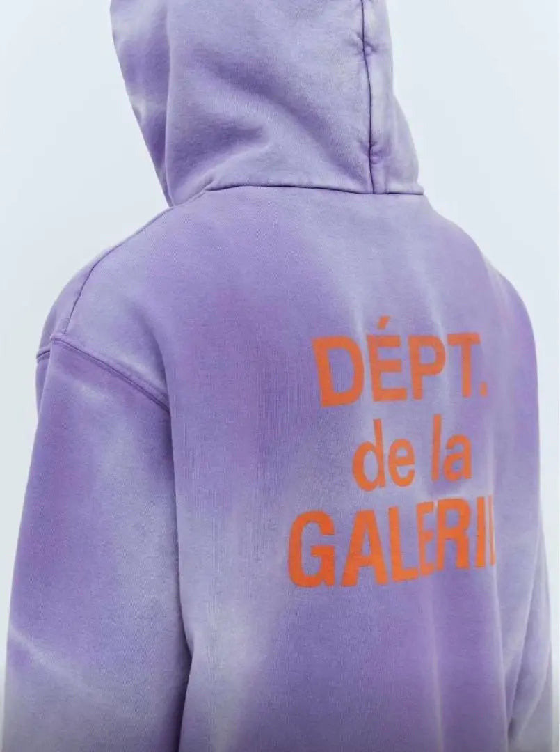 DEPARTAMENTO DE GALERÍA. SUDADERA CON CAPUCHA TIE DYE CON LOGO FRANCÉS | DEPARTAMENTO DE GALERÍA. SUDADERA CON CAPUCHA TIE DYE CON LOGO FRANCÉS