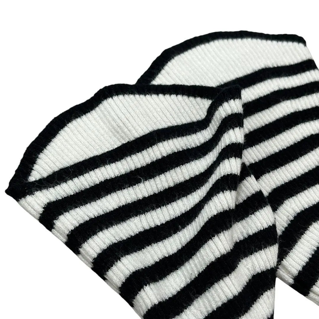 High-neck rib knit top [F] White/Black border flared sleeves