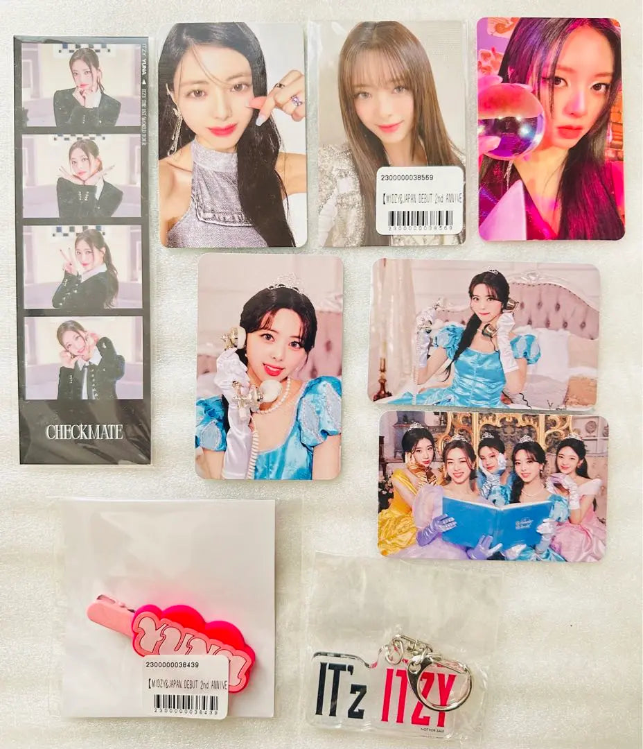 ITZY Yuna Official Trading Card Mobile Lottery Hairpin Clip Keychain