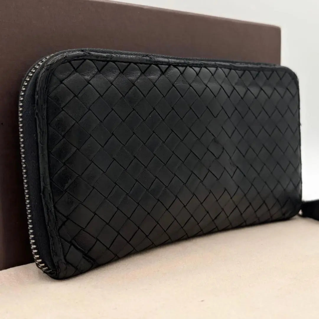 Cartera larga con cremallera redonda Intrecciato de Bottega Veneta en piel negra