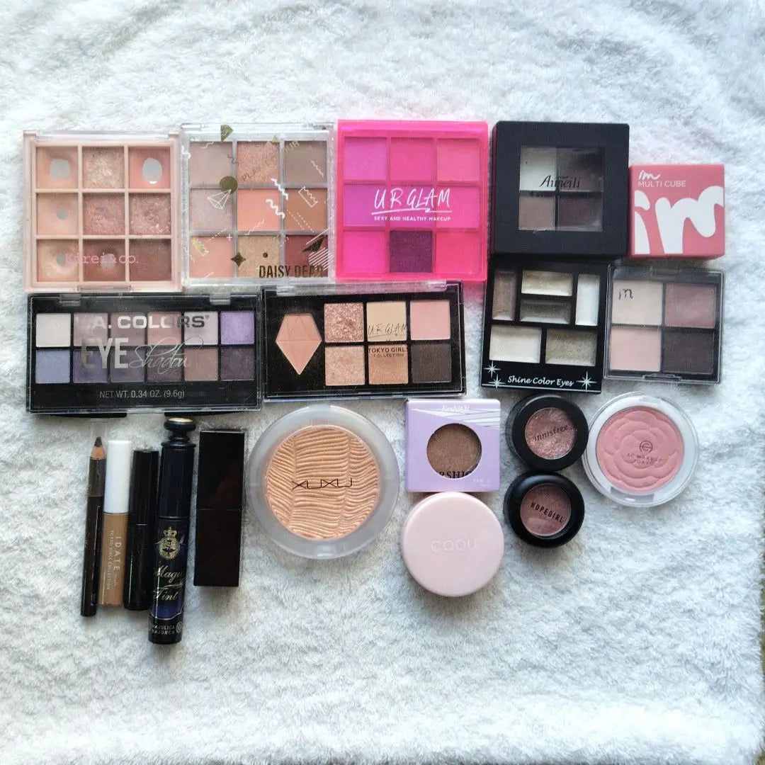 Cosmetics bulk sale second hand item