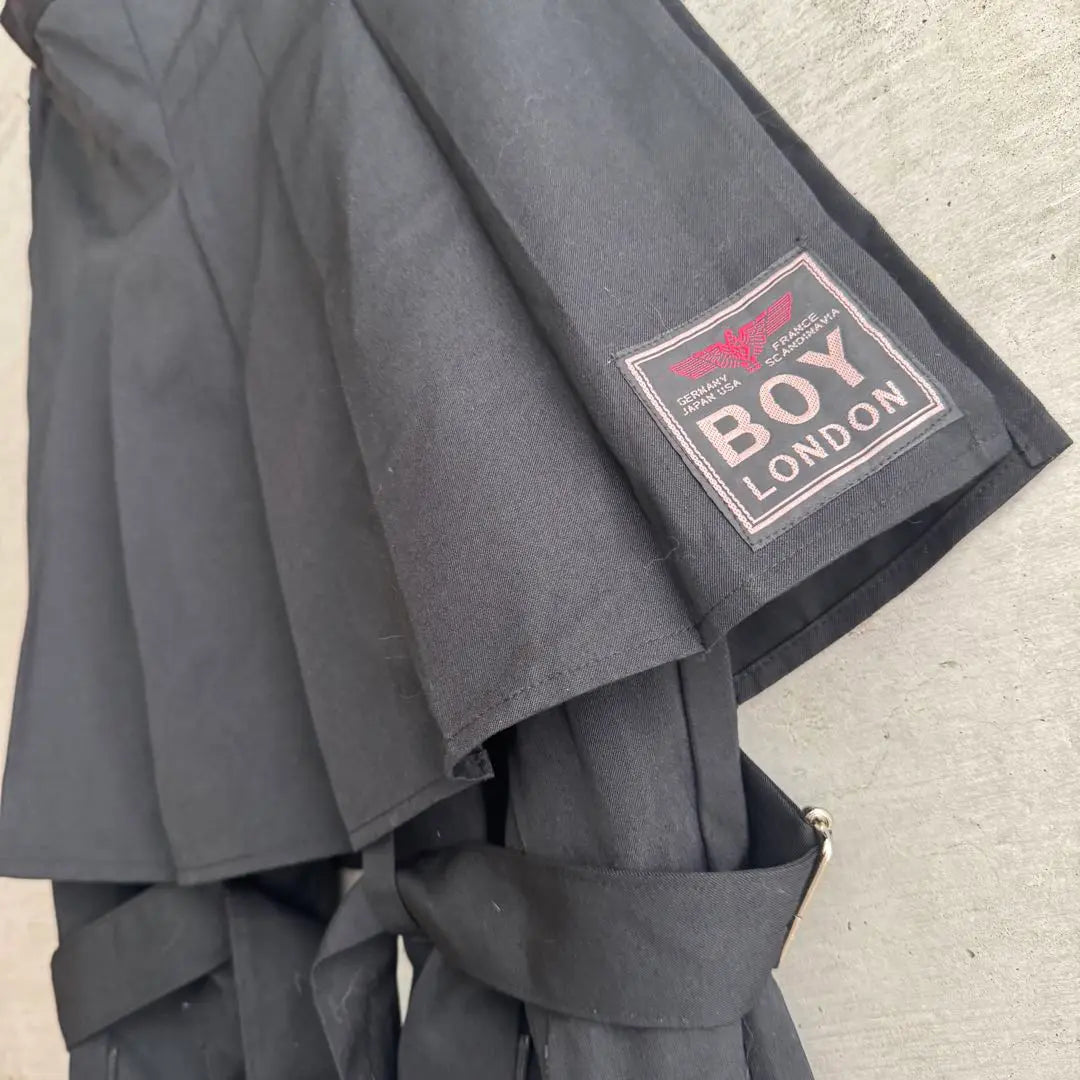 Pantalones con cremallera y falda bondage de BOY LONDON