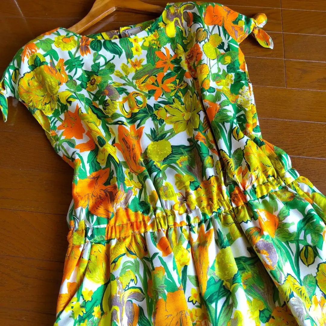 [Beautiful condition] Hand-painted flower dress *French sleeve pocket