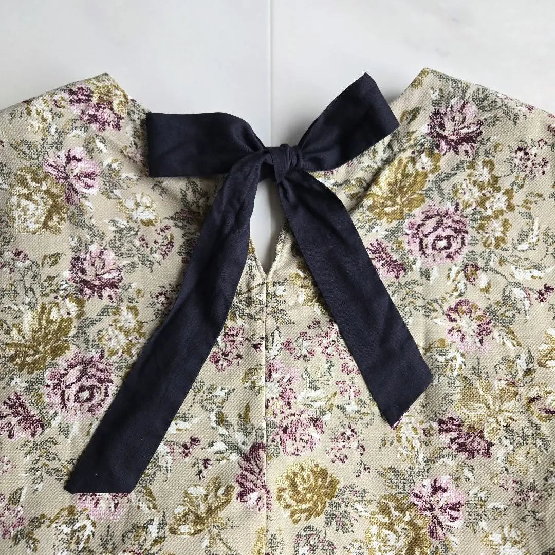 Sunny clouds Gobelin style printed dress French sleeve | Sunny clouds ゴブラン織り風 プリントワンピース フレンチスリーブ