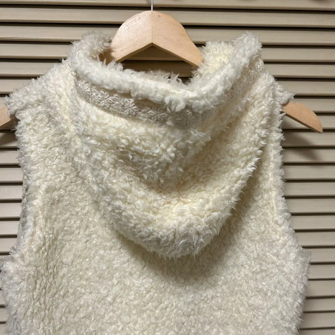 Fleece hooded vest cream color 46