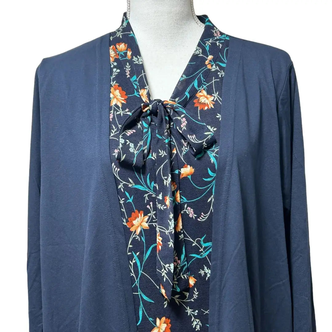 New tagged 5L Navy Floral Ribbon Top Cardigan Docking