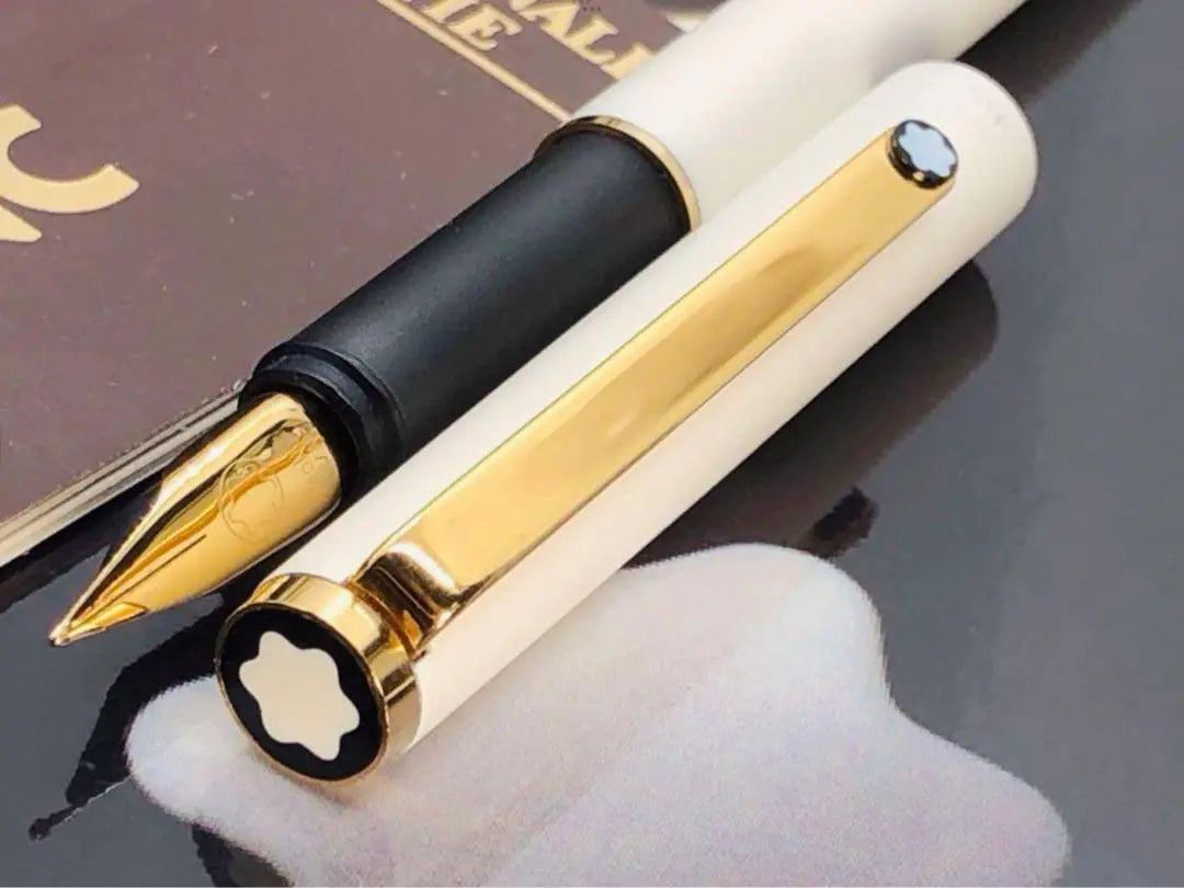 Mont Blanc Unused Pole Beauty Rare Pure White Color Axis S Line No2118 million Annual Pens