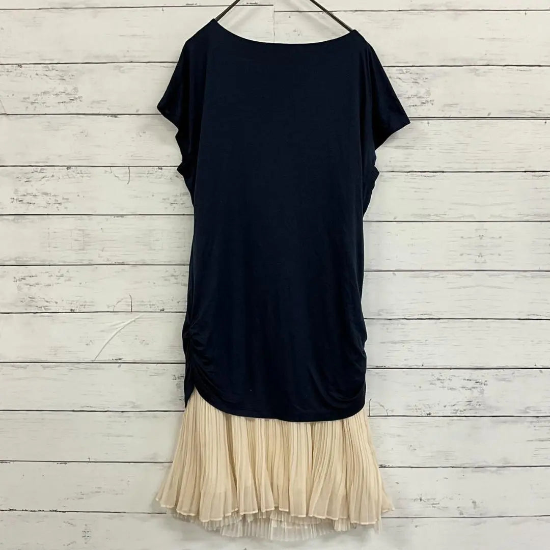 UNTITLED Drape One-piece Pleated Hem Switching Navy Size 2