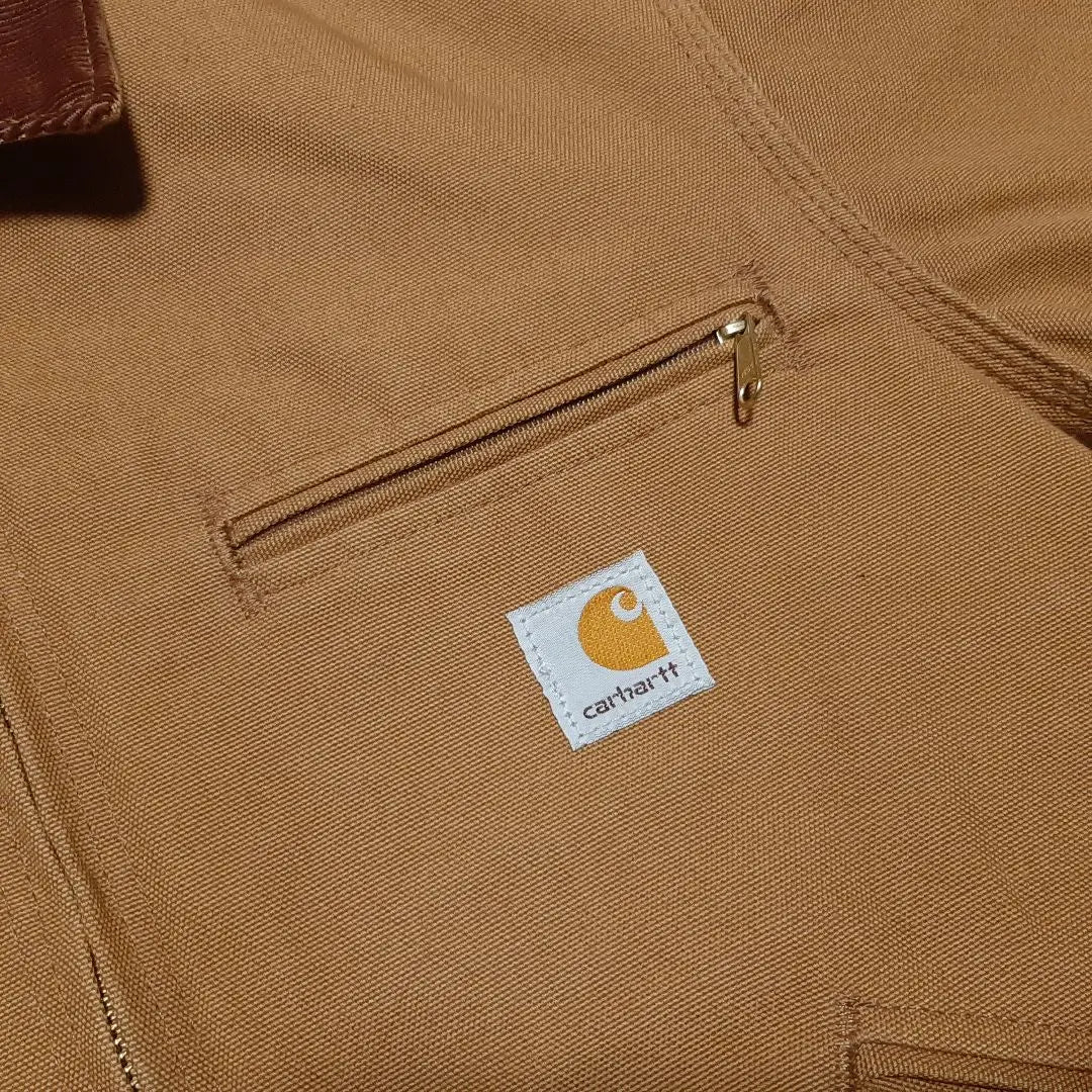 Chaqueta Carhartt Detroit de 36 pulgadas, color marrón camello y marrón magnífico