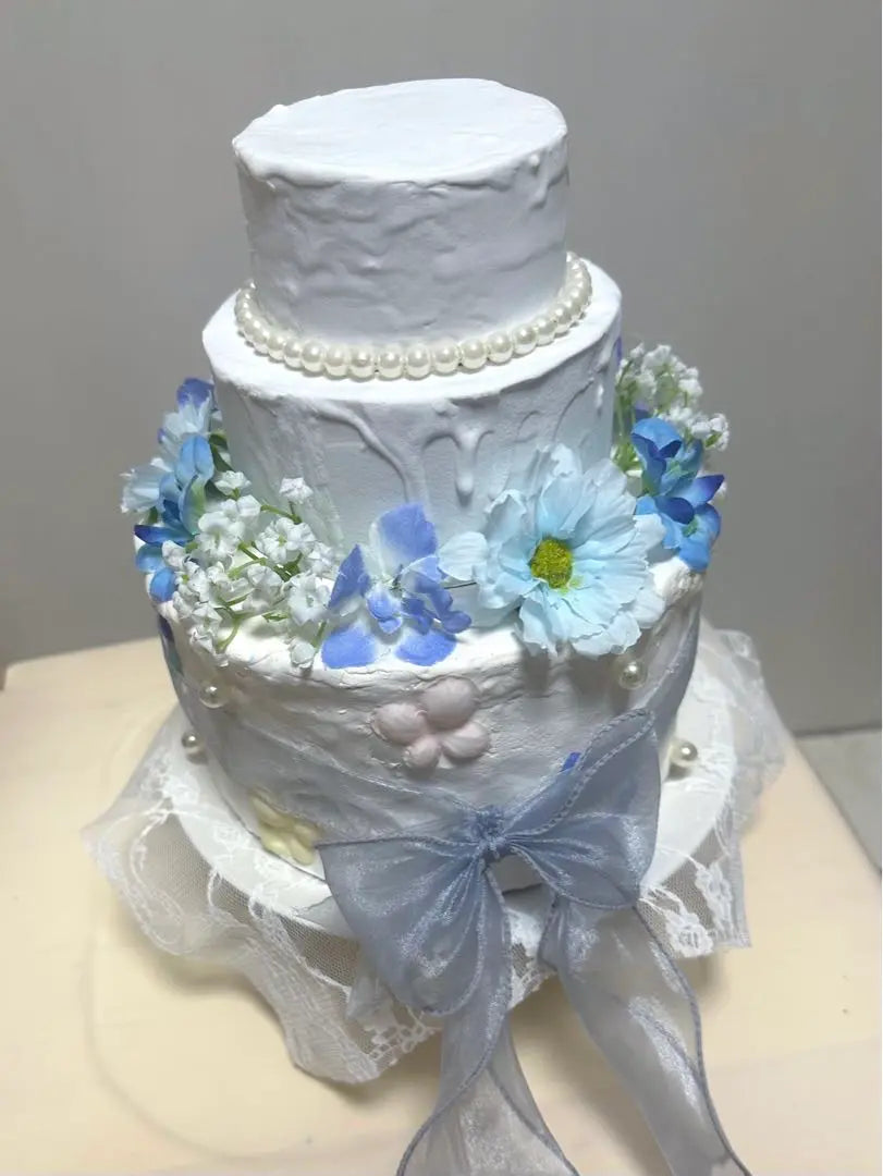 Pastel de arcilla de 3 niveles azul hecho a mano cumpleaños boda actividades favoritas