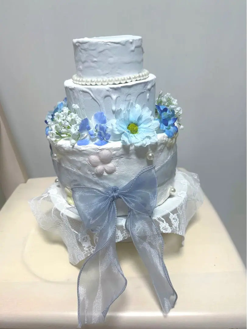 Pastel de arcilla de 3 niveles azul hecho a mano cumpleaños boda actividades favoritas