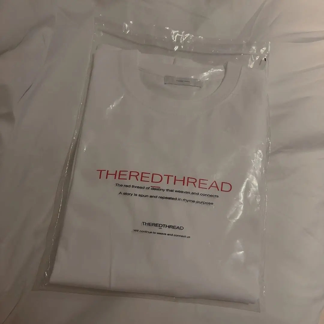 Camiseta de manga corta blanca THEREDTHREAD