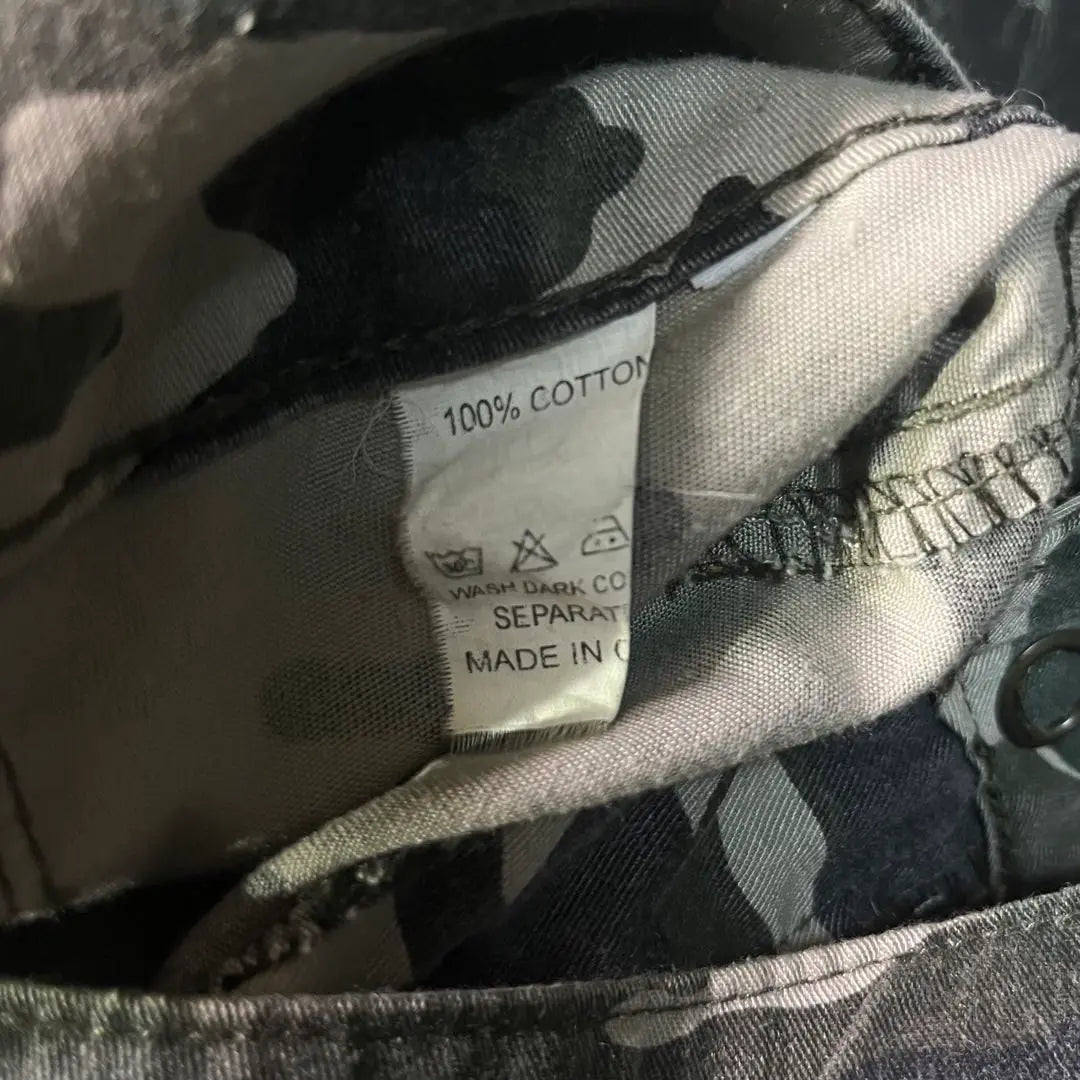 【ARCHIVO】Pantalones cargo acampanados de camuflaje M