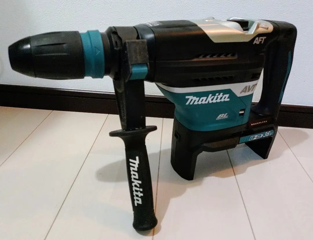 Makita Rechargeable Hammer Drill HR400DZKN 18V x 2