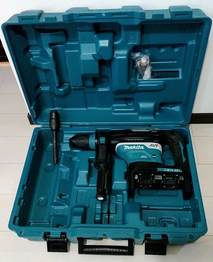 Makita Rechargeable Hammer Drill HR400DZKN 18V x 2