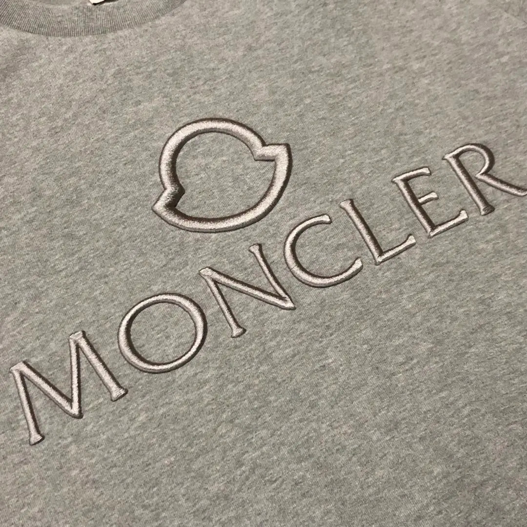 Moncler Sweat Trainer Big Center con logotipo bordado en tres dimensiones