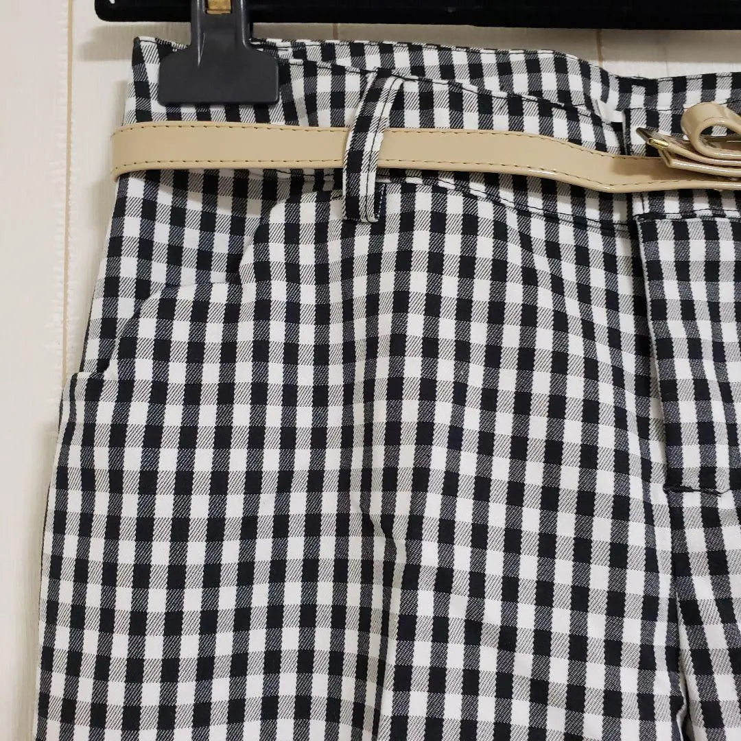 New △Pattern Fiona △Cropped 7-part check pants with belt, black and white S