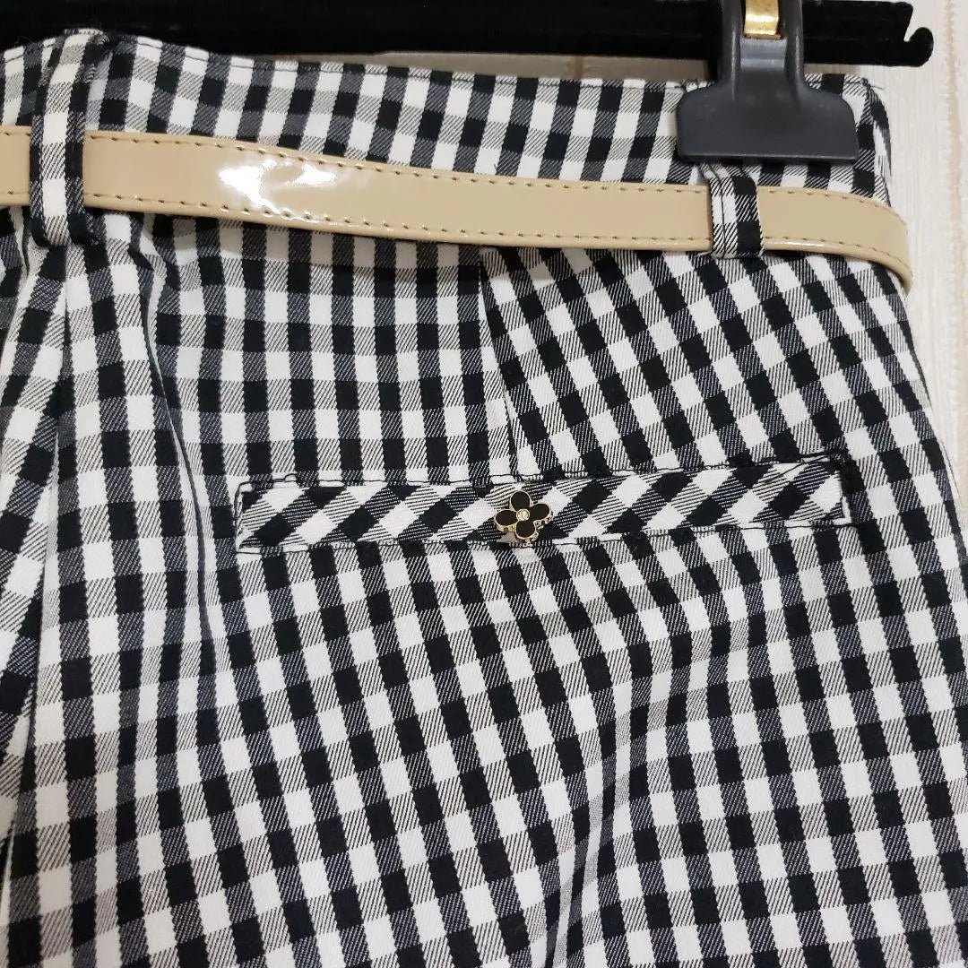 New △Pattern Fiona △Cropped 7-part check pants with belt, black and white S