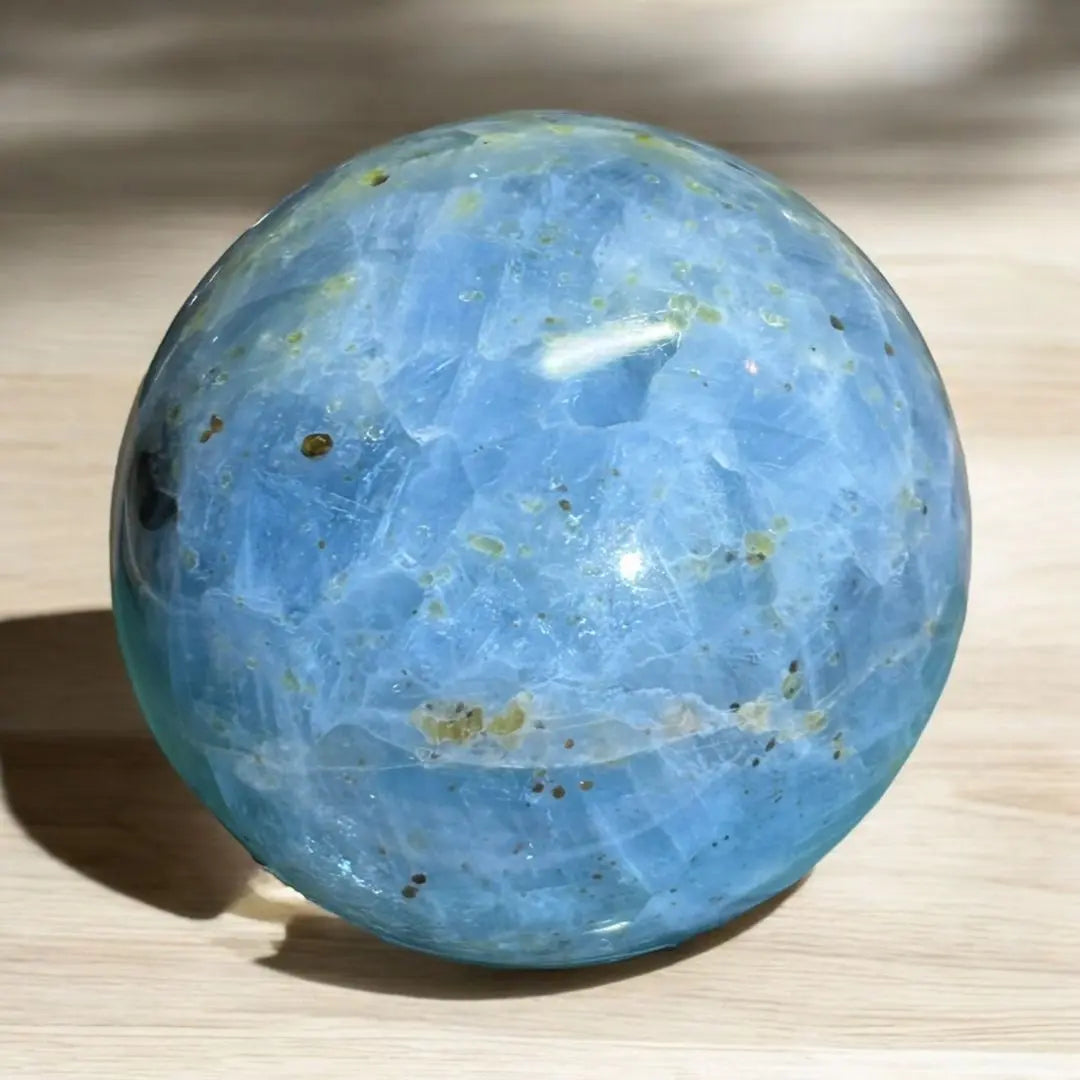 [New] Celestite with a lovely blue and pattern, Peridot also coexisted with Syrah Sphere | 【新品】ブルーと模様が素敵なセレスタイト　ペリドットも共生　シラーありスフィア