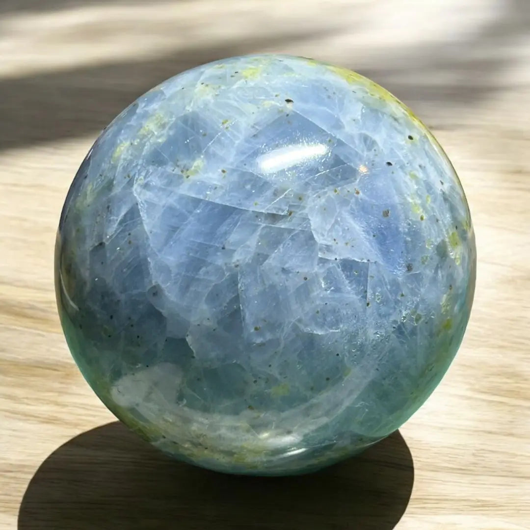 [New] Celestite with a lovely blue and pattern, Peridot also coexisted with Syrah Sphere | 【新品】ブルーと模様が素敵なセレスタイト　ペリドットも共生　シラーありスフィア