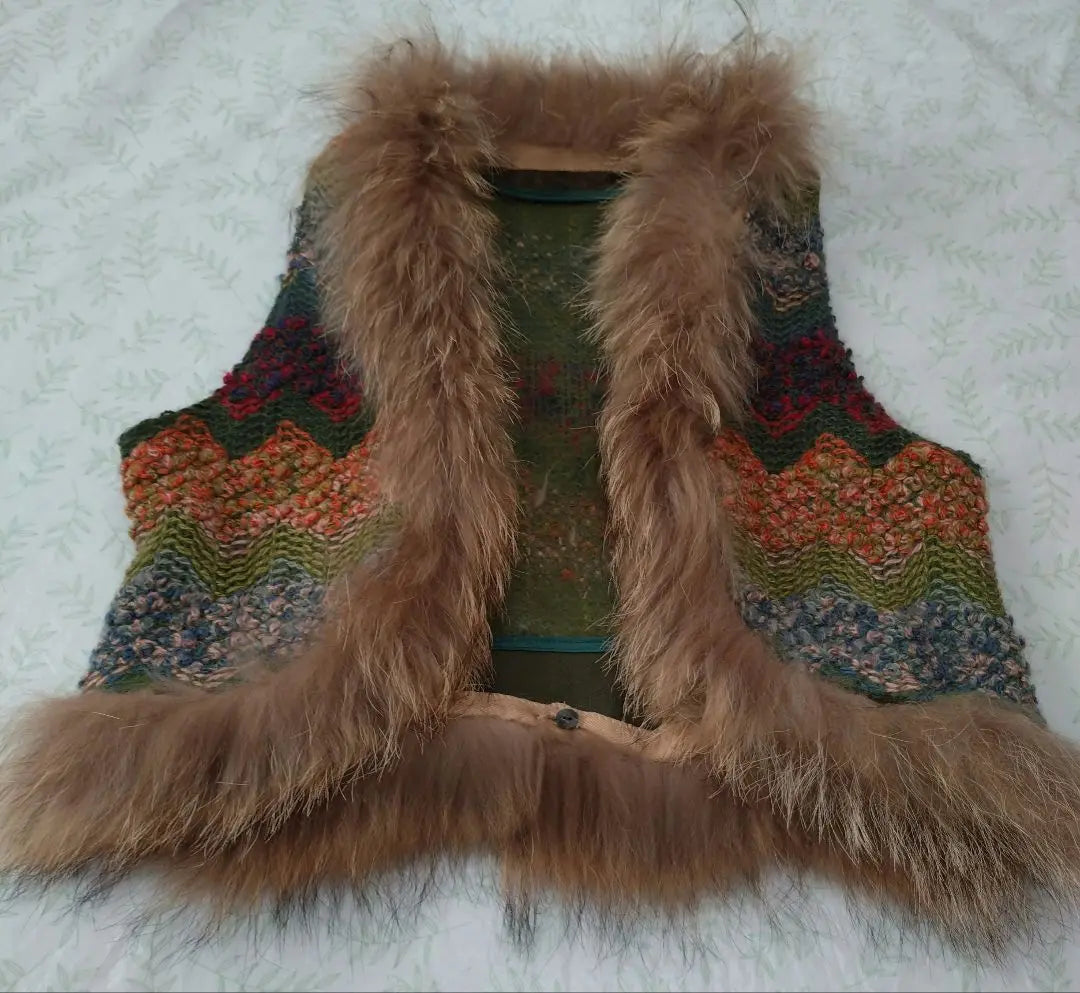 Expressive Sleeveless Cardigan Bolero Angola Blend Raccoon Fur