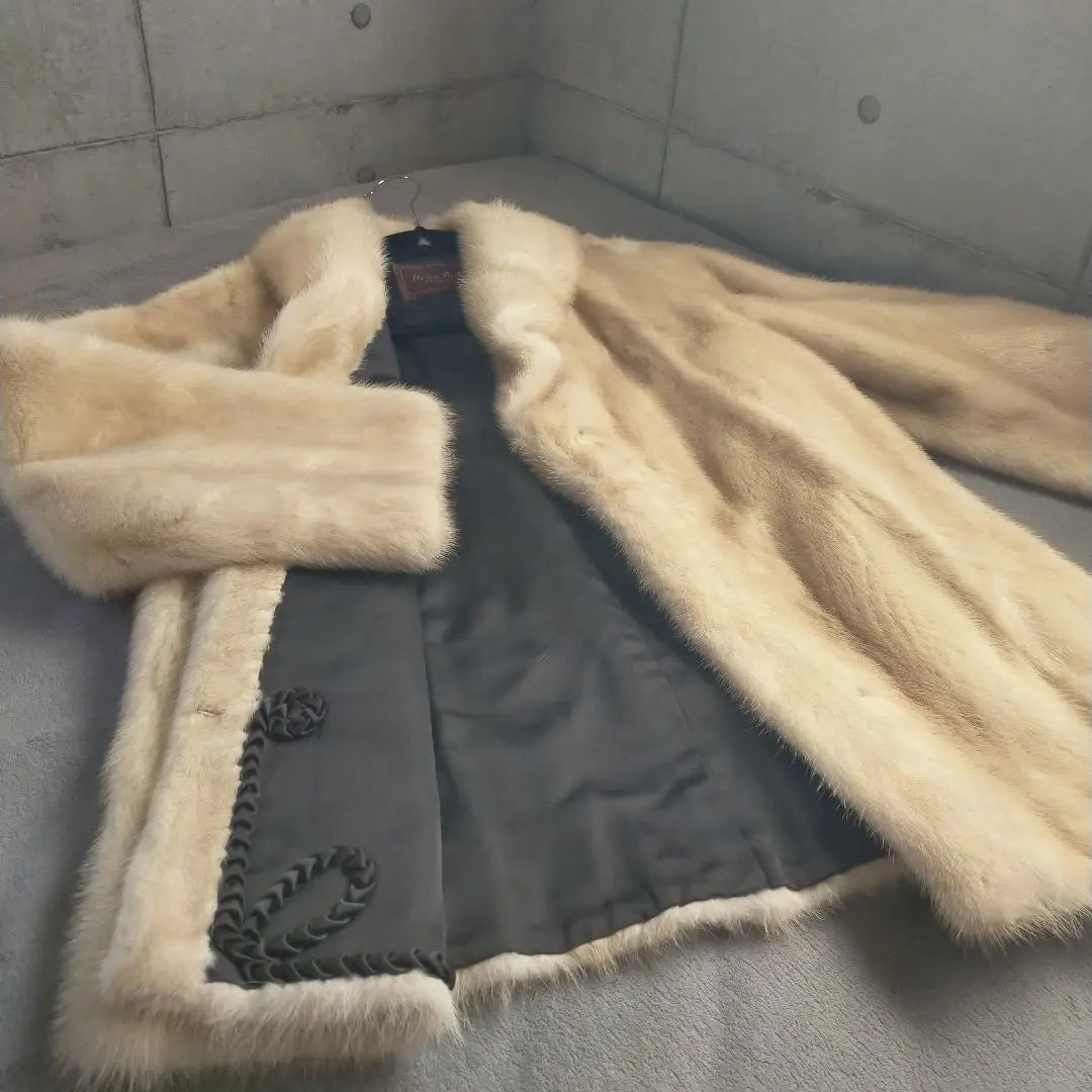 [Good condition] Moonbat No. 9 High-quality fur Popular white