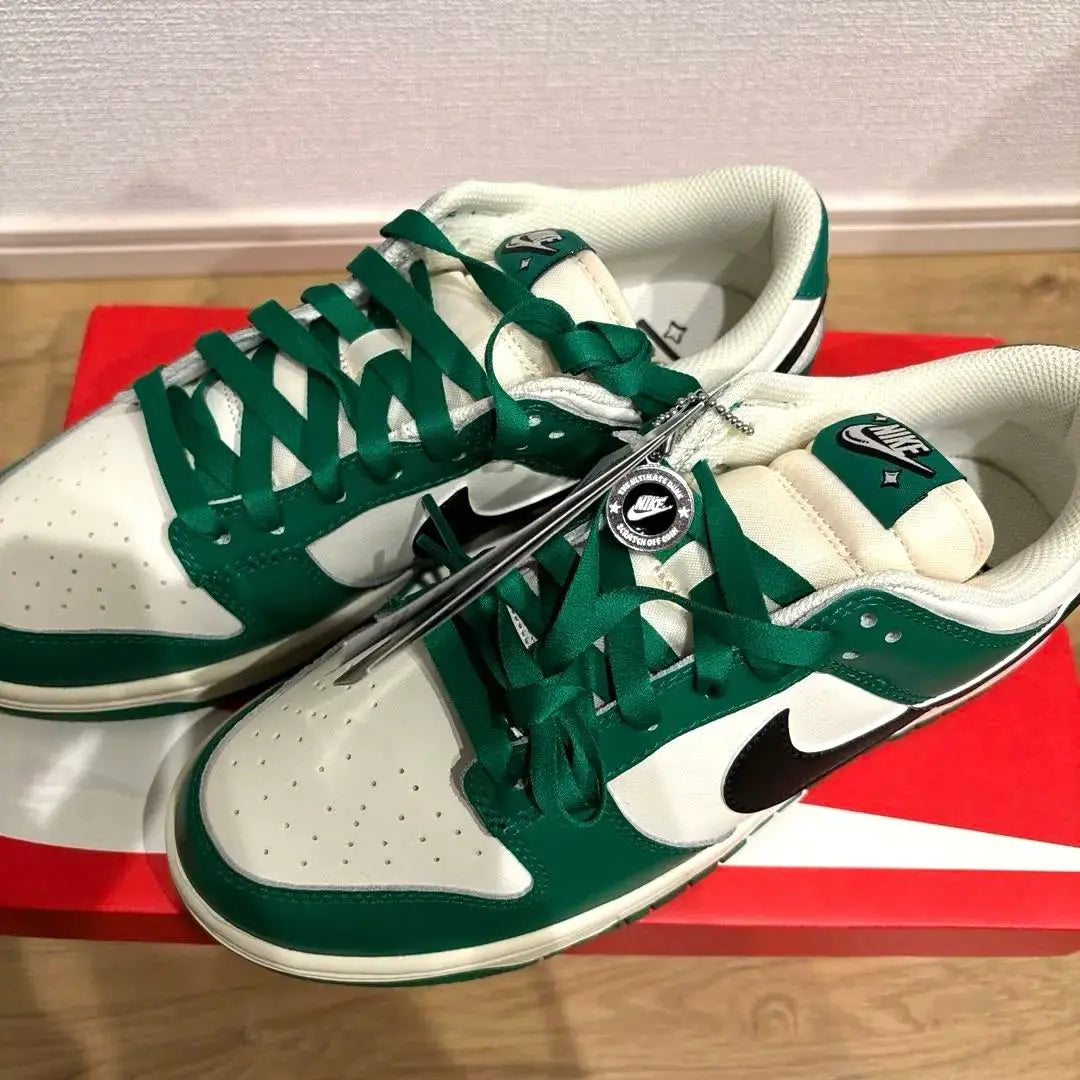 《New, unused tag included》Nike Dunk Low Green