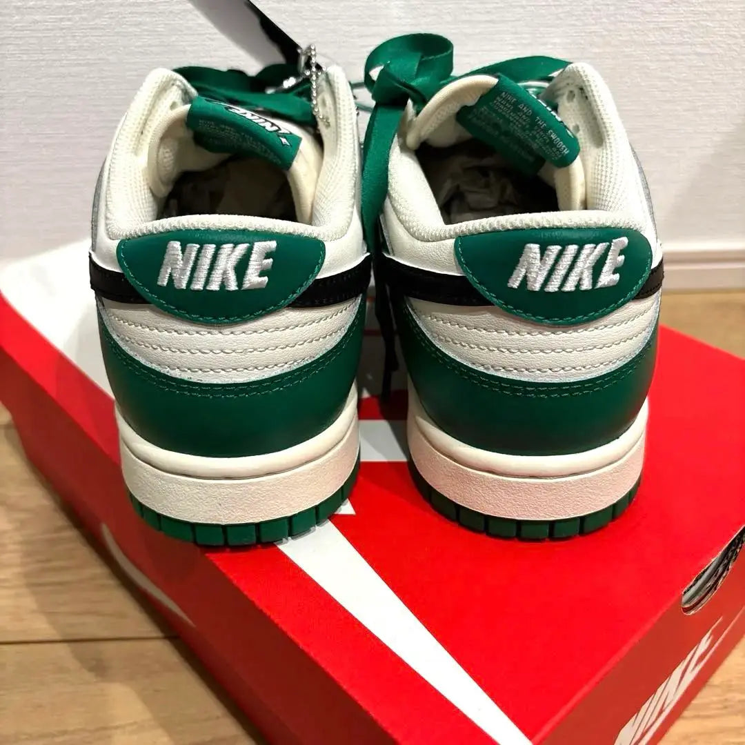 《New, unused tag included》Nike Dunk Low Green