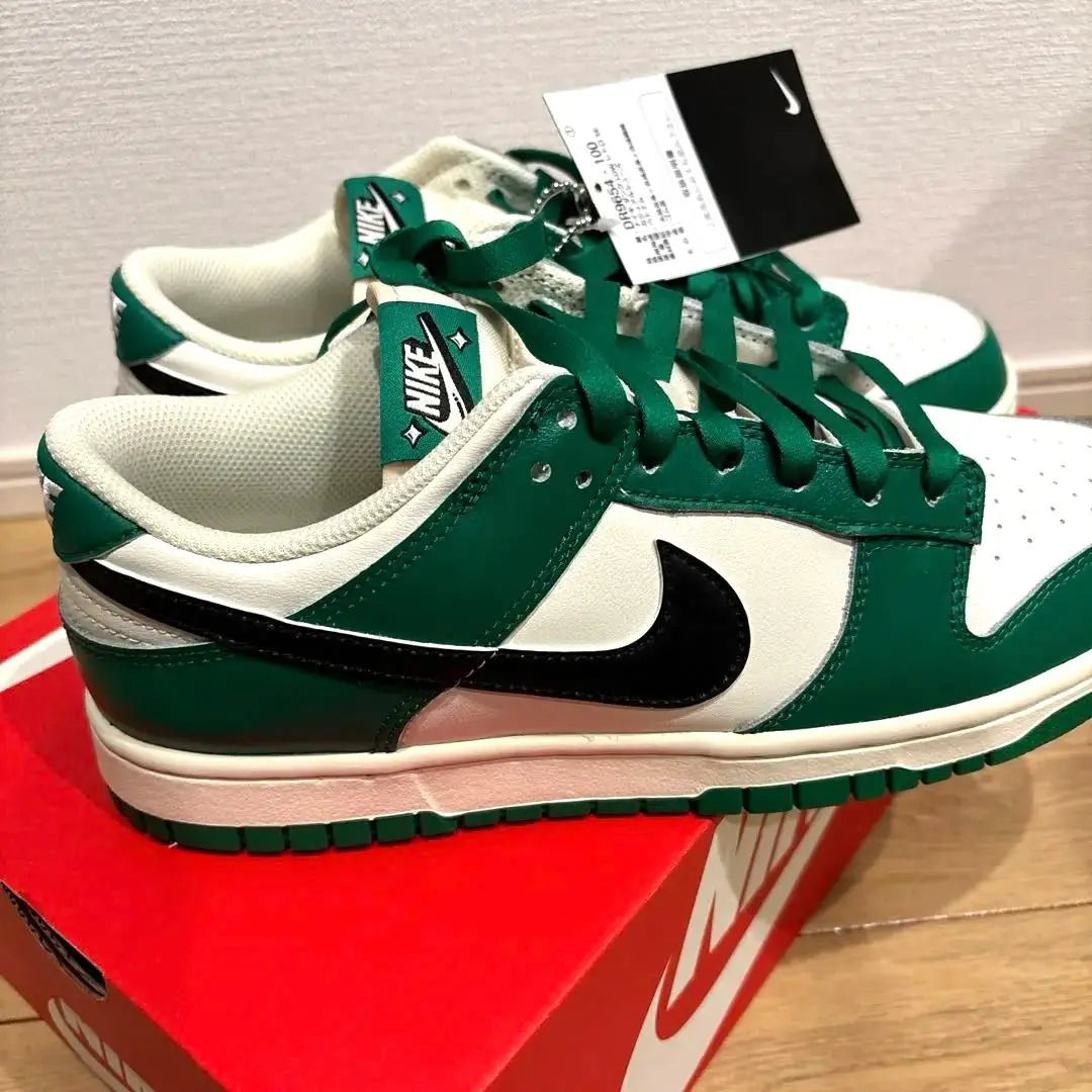 《New, unused tag included》Nike Dunk Low Green