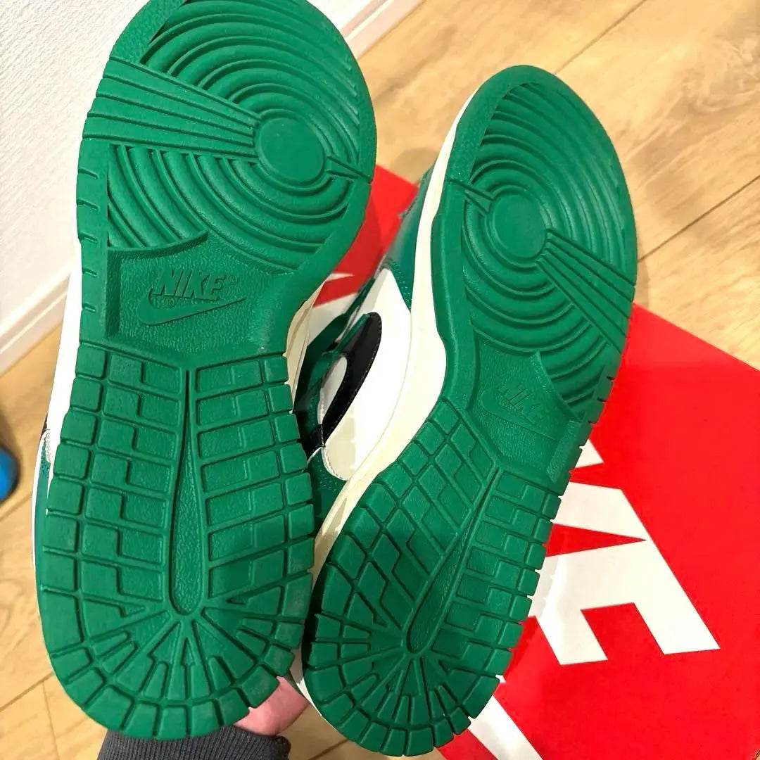 《New, unused tag included》Nike Dunk Low Green