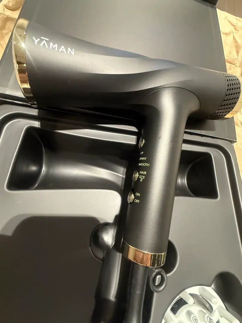 YA-Man Yarman Veda Lift Dry Dryer It is a beautiful product used several times!