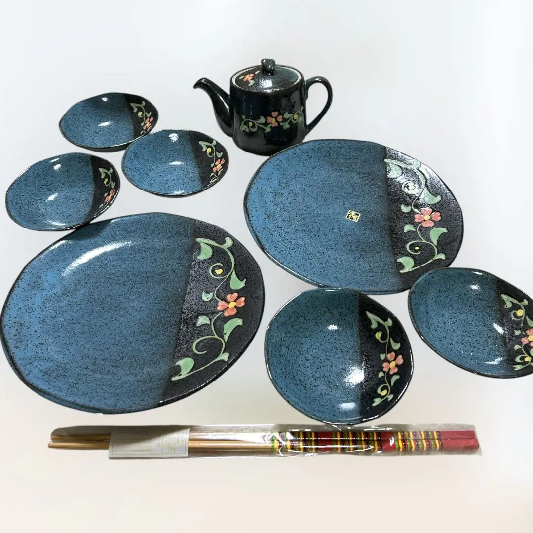 New tableware set, plates, large plates, small plates, chopsticks, teapot, floral pattern, luxurious, feasts, kitchen